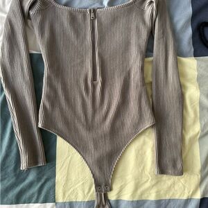 SOLD Good American Ribbed Off the Shoulder Long Sleeve Bodysuit in Olive